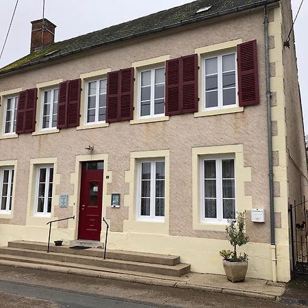 Le Voyageur Bed & Breakfast Saint-Bonnet-Troncais ภายนอก รูปภาพ