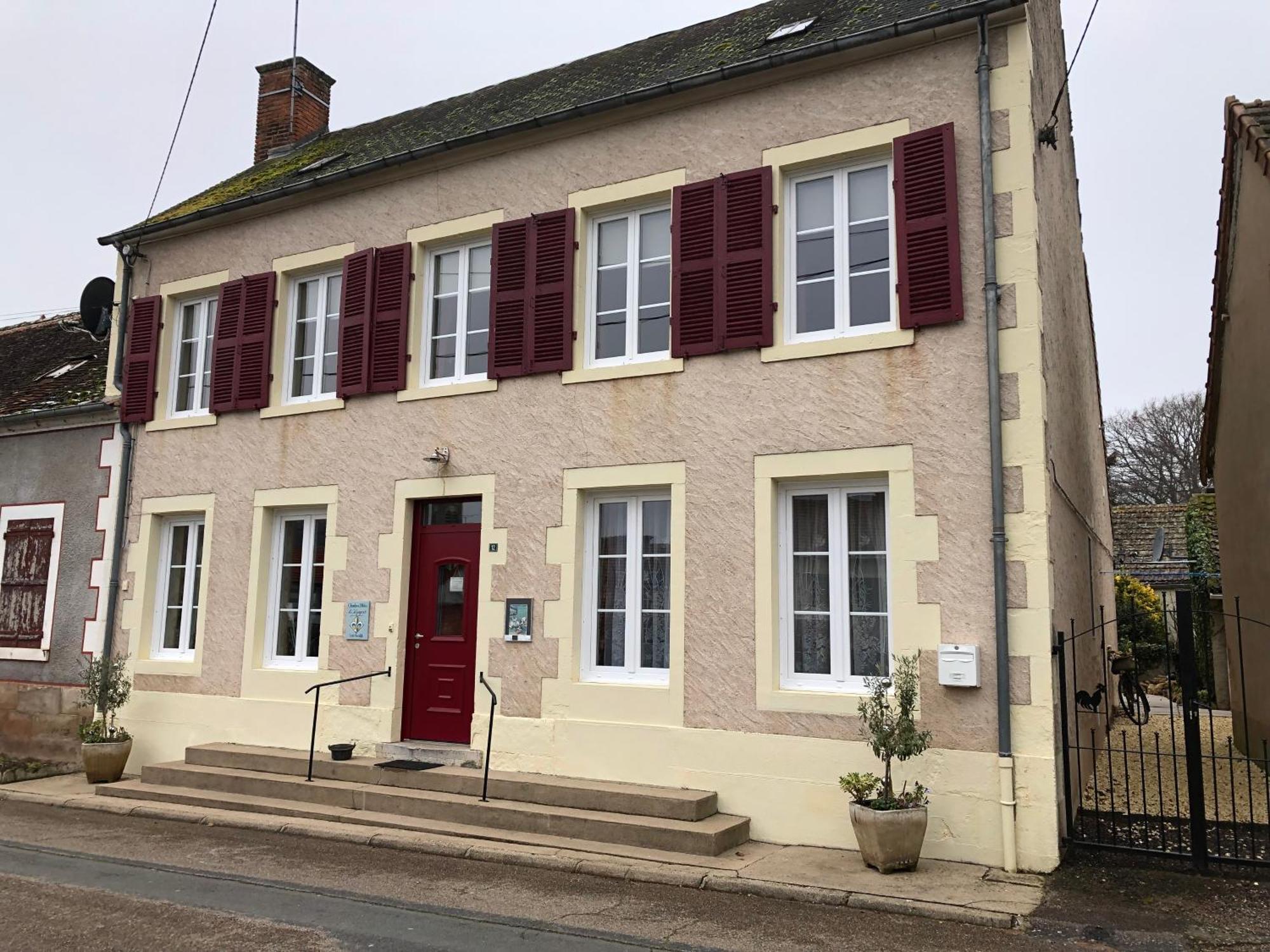 Le Voyageur Bed & Breakfast Saint-Bonnet-Troncais ภายนอก รูปภาพ