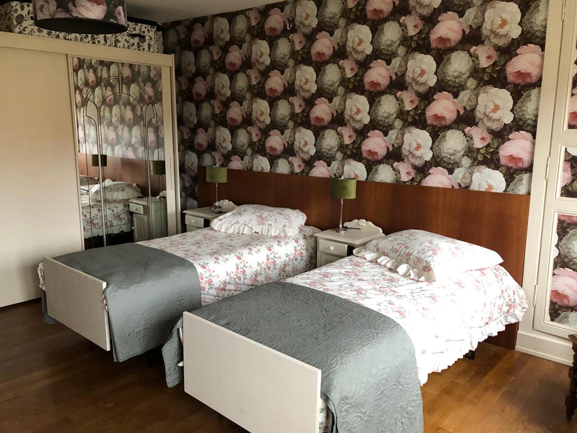 Le Voyageur Bed & Breakfast Saint-Bonnet-Troncais ภายนอก รูปภาพ