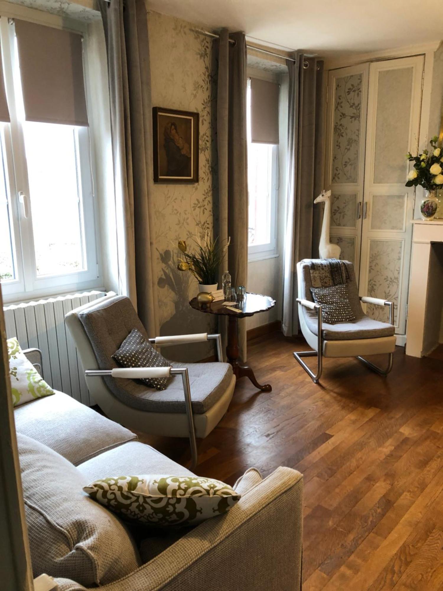 Le Voyageur Bed & Breakfast Saint-Bonnet-Troncais ภายนอก รูปภาพ